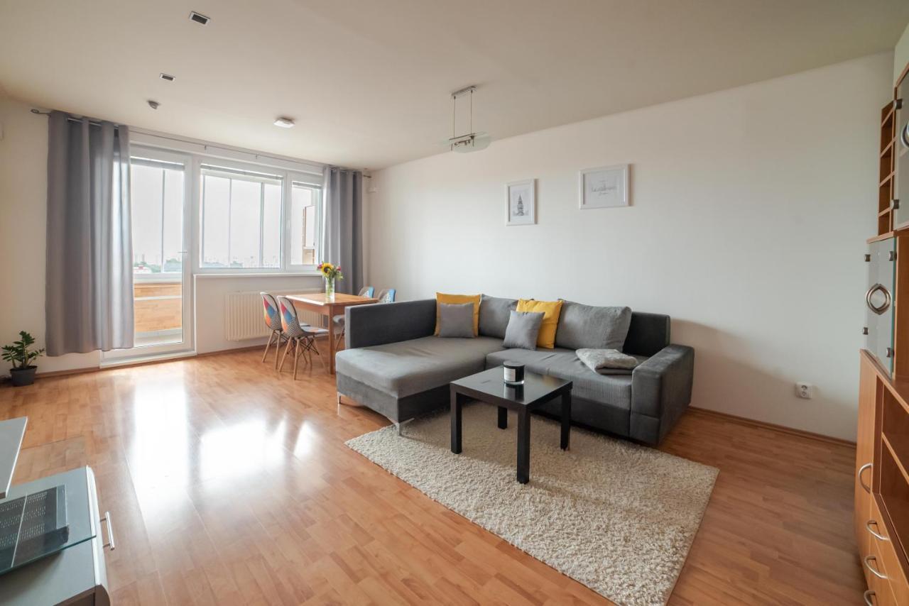 Strawberry Apartment Bratislava Exterior foto